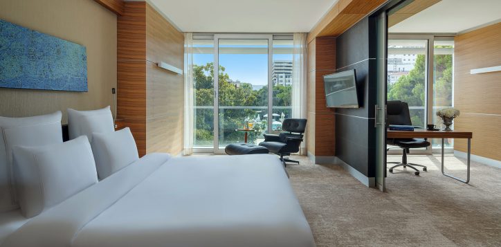 business-suite_garden_view-swissotel-buyuk-efes-izmir-2