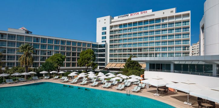 hotel-pool-swissotel-buyuk-efes-izmir-2